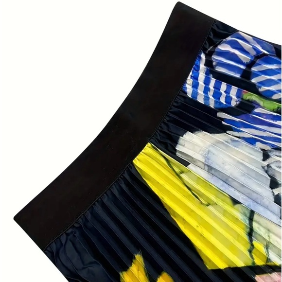 Geometric Print High-Waist A-Line Pleated Skirt - Picture 4 of 9